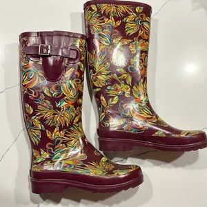 Wine Rain Boots with Peacock Pattern Size 6